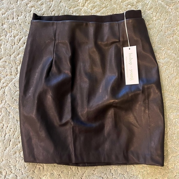 Bishop + Young NWT Morgan faux leather black mini skirt back zip size medium - Picture 1 of 9